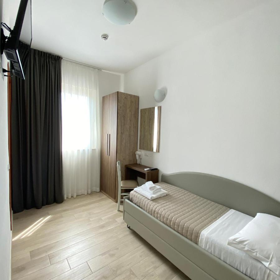 Hotel Bed And Book Rímini Exterior foto